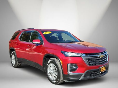 Used 2023 Chevrolet Traverse LT AWD/4WD image 1