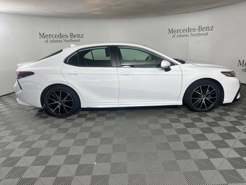 Used 2023 Toyota Camry SE FWD image 8