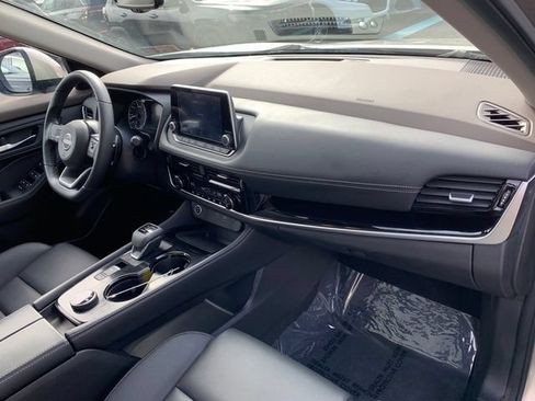 Used 2023 Nissan Rogue SL AWD/4WD image 12