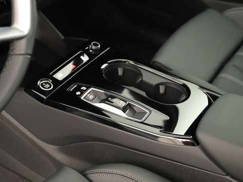 New 2027 Audi Q6 e-tron Prestige AWD/4WD image 17
