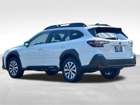 Used 2025 Subaru Outback Premium AWD/4WD image 5