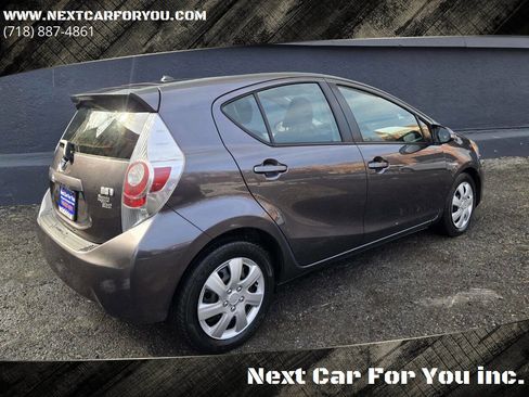 Used 2013 Toyota Prius C Two image 6