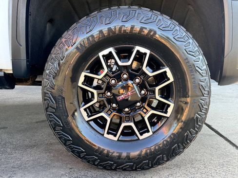 Used 2024 GMC Sierra 2500 AT4X AWD/4WD image 14