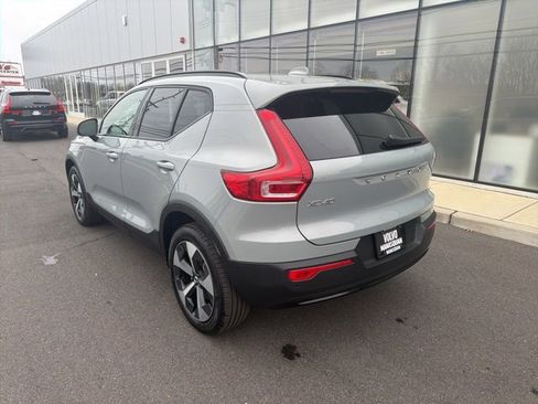 Certified 2025 Volvo XC40 B5 Plus image 3