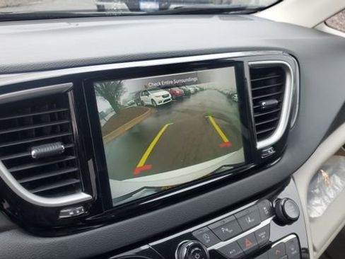 Certified 2024 Chrysler Pacifica Touring-L image 16