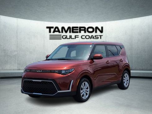 Used 2025 Kia Soul LX FWD image 1