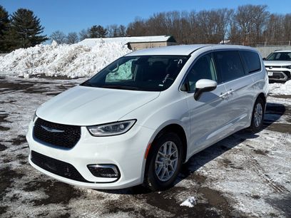 Used 2023 Chrysler Pacifica Touring-L