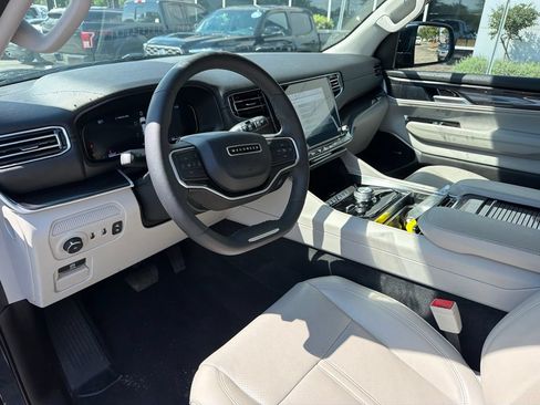 Certified 2024 Jeep Wagoneer 4WD w/ Premium Group I image 11