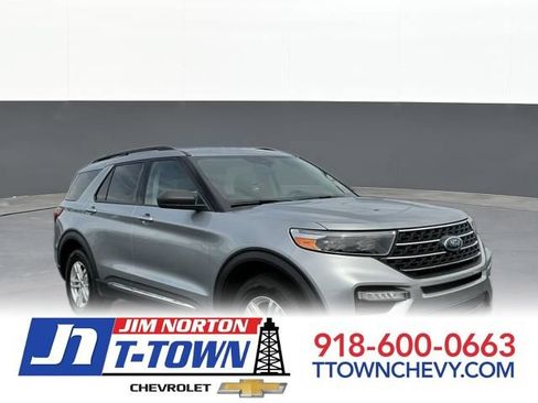 Used 2024 Ford Explorer XLT w/ Equipment Group 202A AWD/4WD image 1