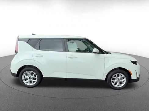 Used 2025 Kia Soul LX w/ LX Technology Package FWD image 15
