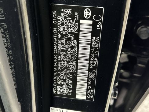 Used 2025 Toyota Prius LE image 32