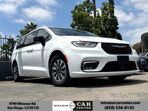 Used 2024 Chrysler Pacifica Limited FWD image 1