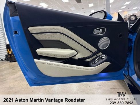Used 2021 Aston Martin V8 Vantage Roadster RWD image 23