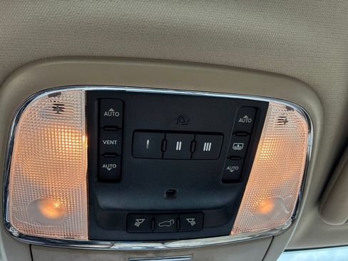 Used 2018 Jeep Grand Cherokee Overland AWD/4WD image 16