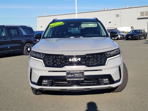 Used 2022 Kia Sorento SX image 2