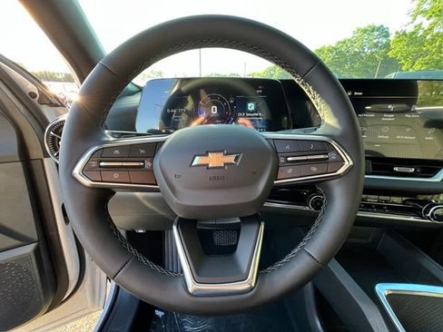 Used 2026 Chevrolet Equinox LT AWD/4WD image 24