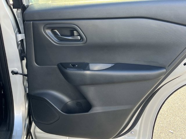Used 2024 Nissan Rogue S FWD image 19