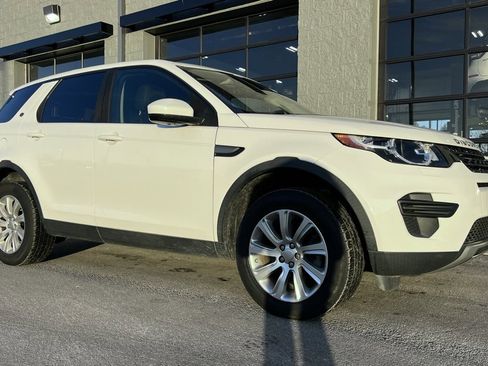 Used 2019 Land Rover Discovery Sport SE image 10