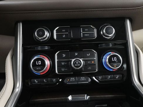 Used 2021 GMC Yukon Denali w/ LPO, Illumination Package image 12