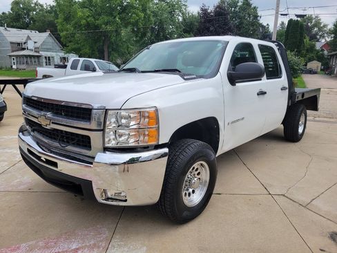 Used 2009 Chevrolet Silverado 2500 W/T AWD/4WD image 3