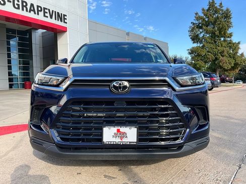 Used 2025 Toyota Grand Highlander FWD image 4