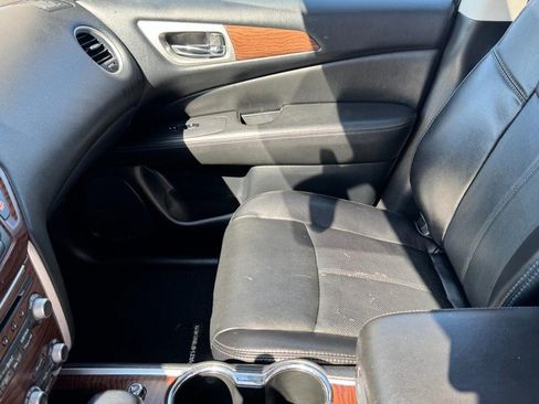Used 2019 Nissan Pathfinder Platinum AWD/4WD image 16