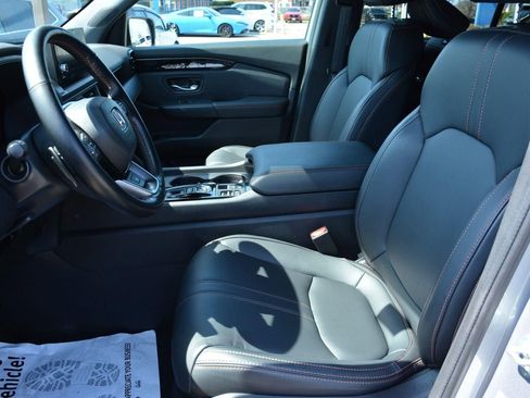 Used 2025 Honda Pilot TrailSport image 7
