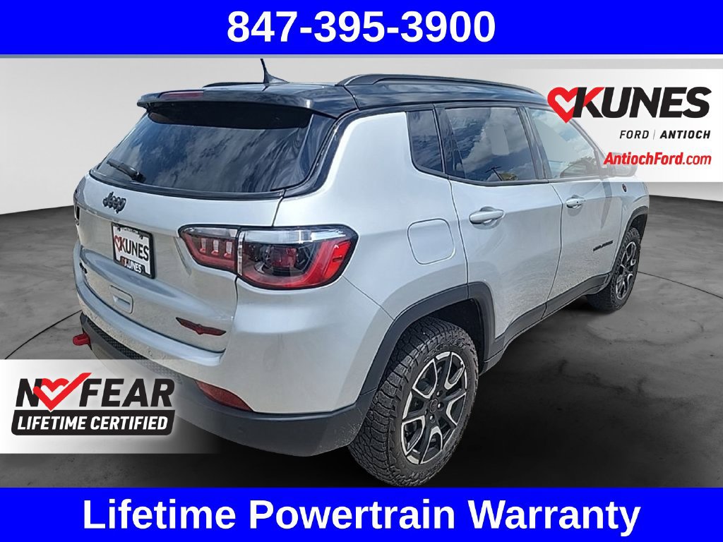 Used 2025 Jeep Compass Trailhawk AWD/4WD image 11