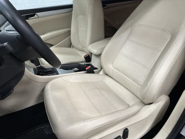 Used 2019 Volkswagen Passat 2.0T Wolfsburg w/ Wheels & Sunroof Package FWD image 10