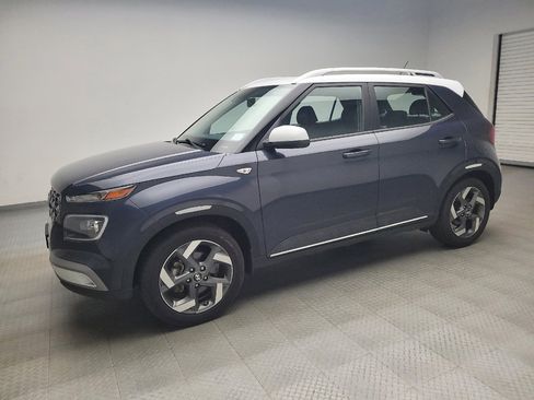 Used 2023 Hyundai Venue Limited FWD image 2