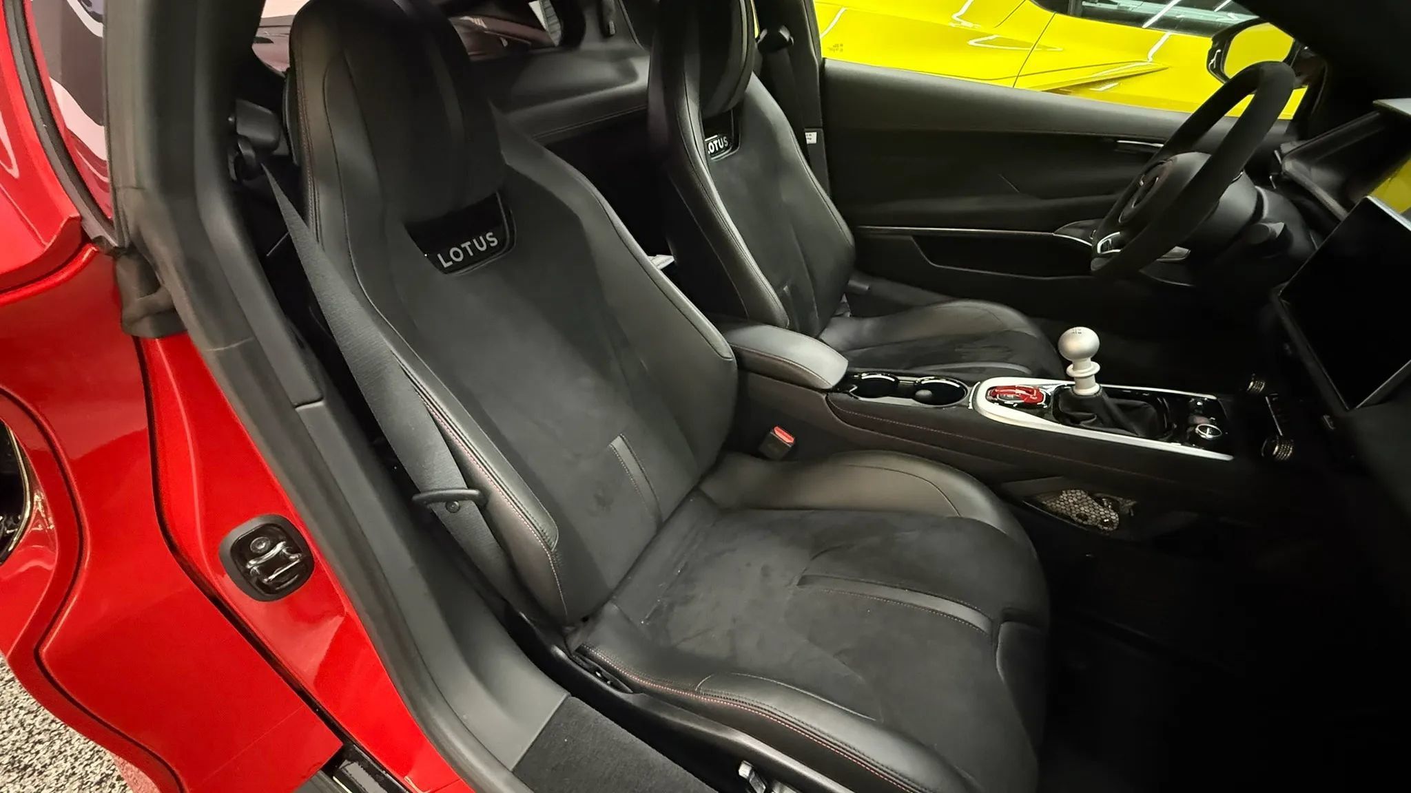 Used 2025 Lotus Emira RWD image 17