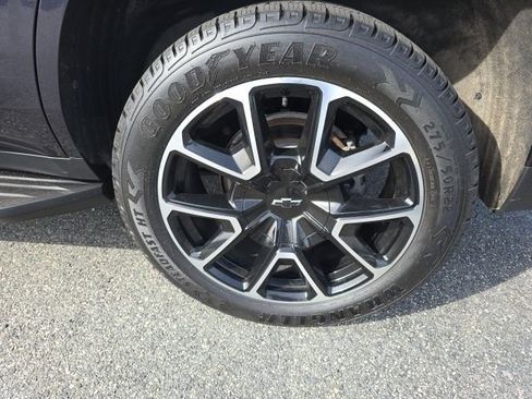 Used 2022 Chevrolet Tahoe RST w/ Luxury Package image 12