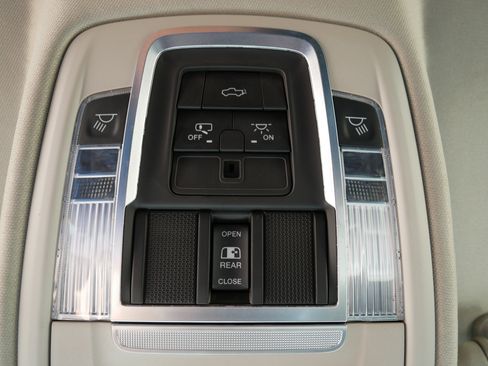 Used 2022 RAM 1500 Laramie AWD/4WD image 33