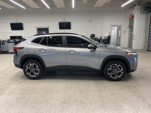 New 2026 Chevrolet Trax LT w/ Driver Confidence Package FWD image 4