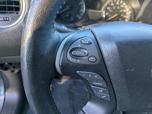 Used 2019 Nissan Pathfinder SV image 10