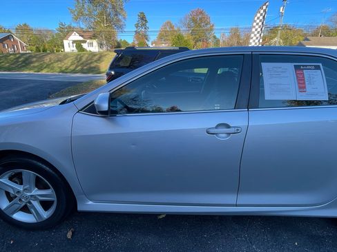 Used 2014 Toyota Camry SE image 3