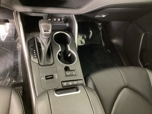 Used 2021 Toyota Highlander XLE AWD/4WD image 15