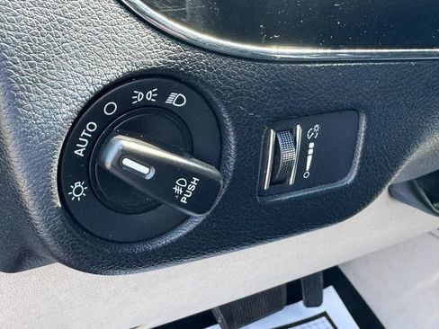 Used 2019 Dodge Grand Caravan SXT FWD image 16