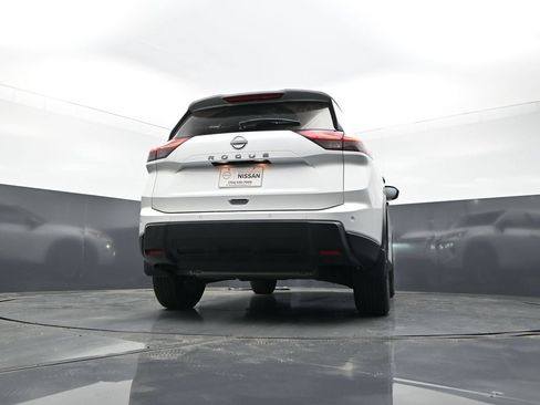 Certified 2025 Nissan Rogue S FWD image 29