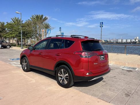 Used 2016 Toyota RAV4 XLE w/ Convenience Package FWD image 3