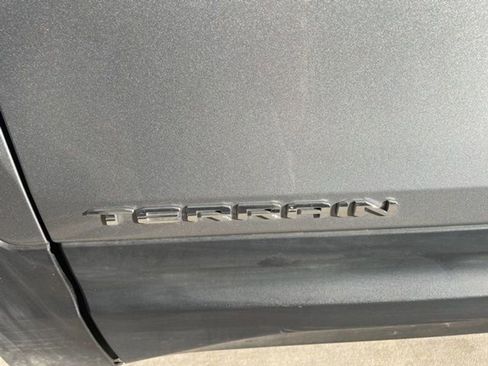 Used 2023 GMC Terrain SLE image 8