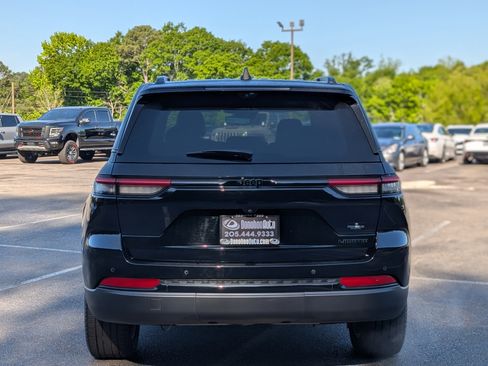 Used 2023 Jeep Grand Cherokee Limited w/ Luxury Tech Group II image 8