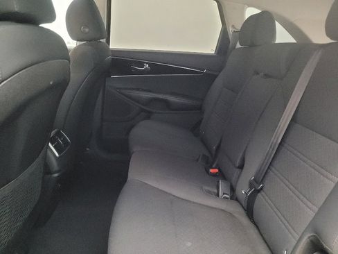 Used 2020 Kia Sorento S FWD image 18