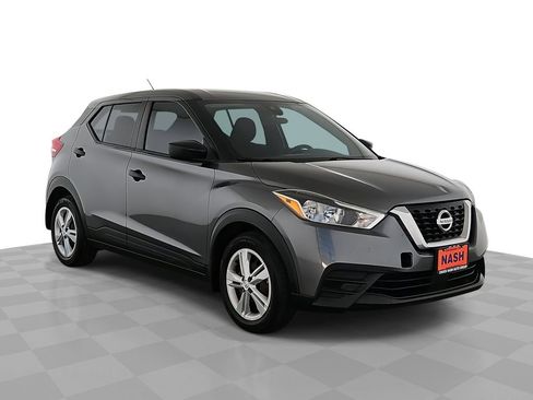 Used 2020 Nissan Kicks S image 1