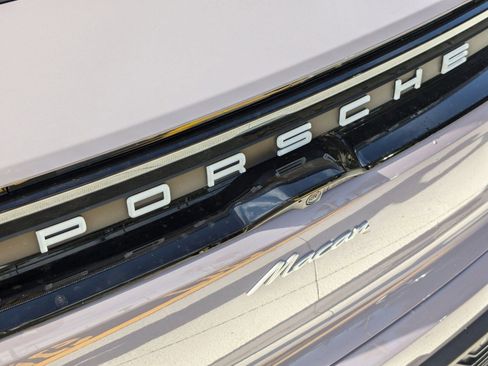 Certified 2025 Porsche Macan Electric image 13