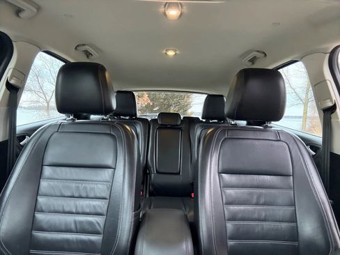 Used 2017 Ford C-MAX Titanium image 19