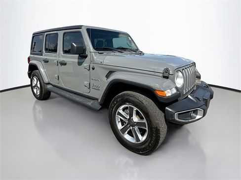 Used 2018 Jeep Wrangler Unlimited Sahara image 5