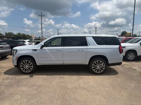 New 2026 GMC Yukon XL Denali w/ Sun & Power Step Package AWD/4WD image 3