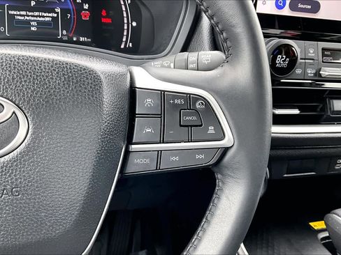 Used 2025 Toyota Grand Highlander AWD image 24
