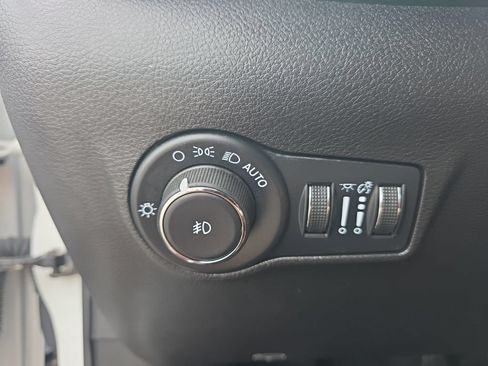 Used 2025 Jeep Compass Limited AWD/4WD image 16